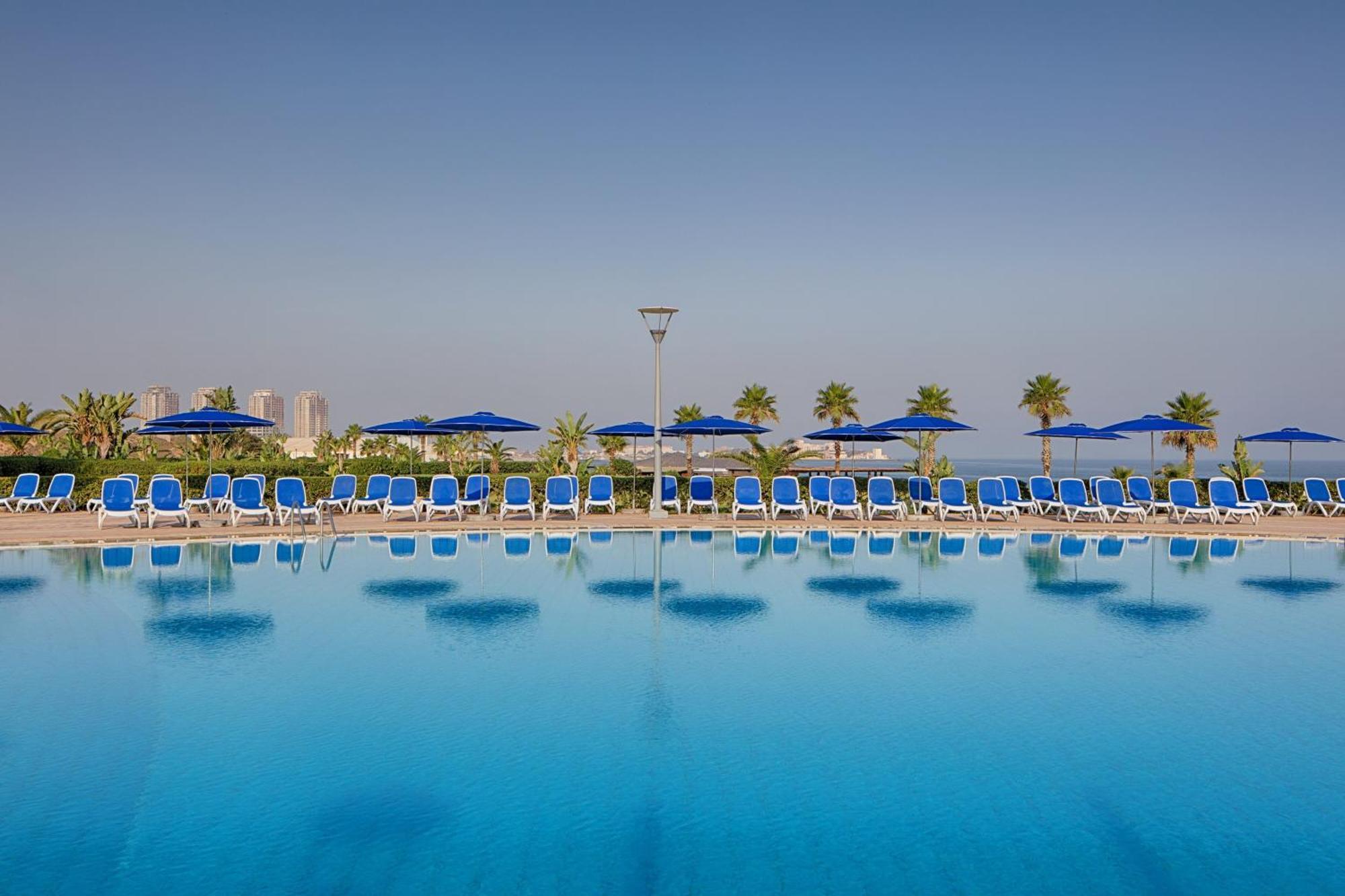 เชราตัน คลับ เดส พินส์ รีสอร์ต Hotel กลุบเดส์แป็งส์ ภายนอก รูปภาพ