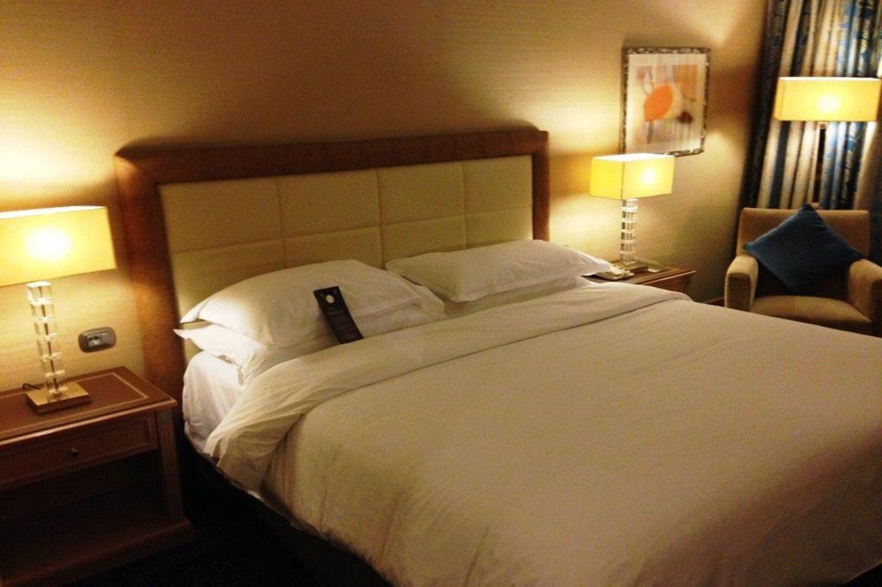 เชราตัน คลับ เดส พินส์ รีสอร์ต Hotel กลุบเดส์แป็งส์ ภายนอก รูปภาพ